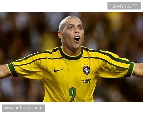 天下足球罗纳尔多传奇生涯回顾与影响力分析