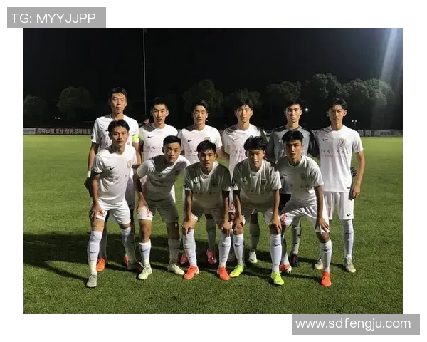 上海申鑫迎战广州恒大全力争胜展现球队实力与斗志